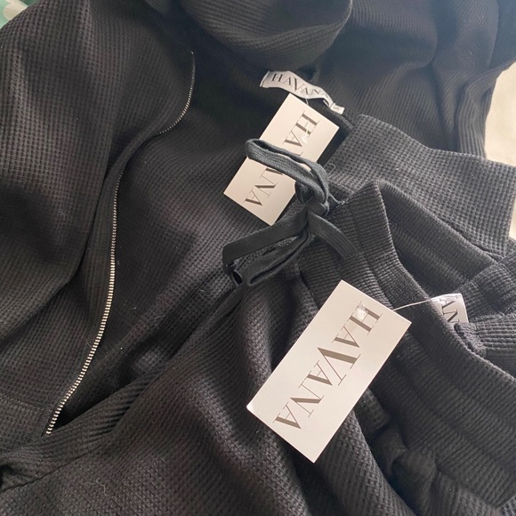 Black hoodie and jogger set - Picture 3 of 3